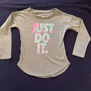 The Nike Tee Girls size 6